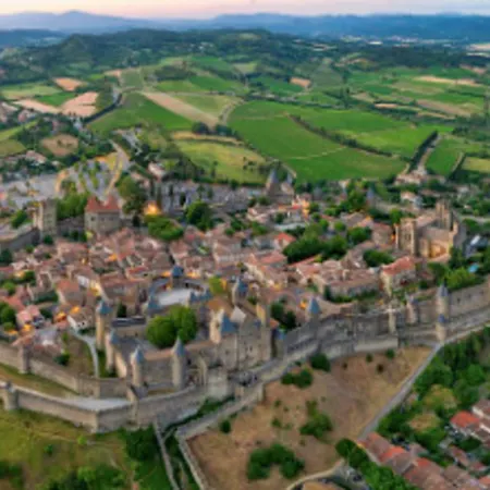 Bright T2 In The Heart Of Carcassonne
